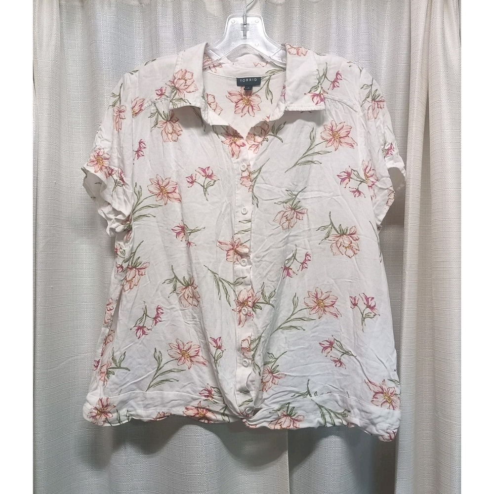 Torrid Women's Size 1 (2XL) Ivory Floral Top White Crepe Button Front Blouse